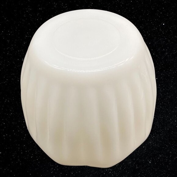 Vintage Fenton White Milk Glass Pinched Rose Vase Bowl 4”T 4.5”W - Picture 9 of 9